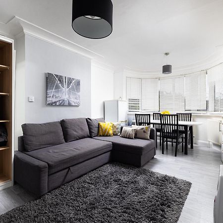 One Bedroom Apartment Opposite Brent Cross Station London Exteriör bild
